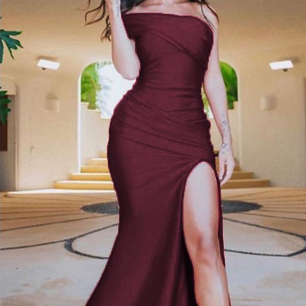 Jessica Angel formal one shoulder gown, side split burgundy size XXL NWT